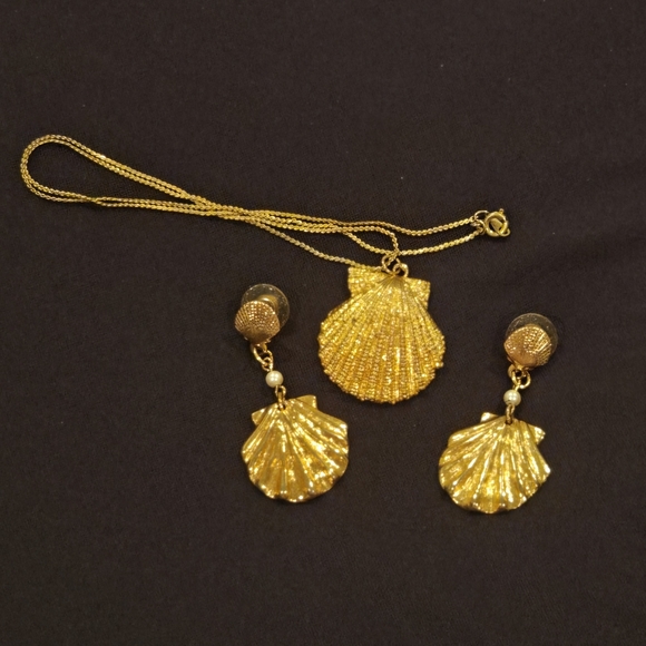 Vintage Jewelry set Necklace + dangle Earrings Gold w/ Pearl Seashell - Picture 4 of 4